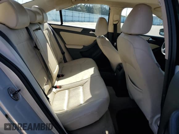 ✅ 2011 Volkswagen Jetta SE • VIN: 3VWDZ7AJXBM322438 • Lot: 90095895. Wystawiony na Copart z przebiegiem 275 458 mil. Bezpłatny archiwum sprzedaży aukcyjnych z USA i szczegółowy raport historii pojazdu na DreamBid. Zdjęcie 10.