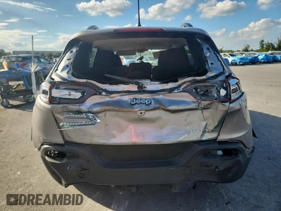 ✅ 2016 Jeep Cherokee Sport • VIN: 1C4PJLAB5GW265145 • Лот: 91694645. Опубликован ранее на Copart с пробегом 41 439 миль. Бесплатный доступ к архиву аукционных продаж из США и подробный отчёт об истории автомобиля на DreamBid. Изображение 6.