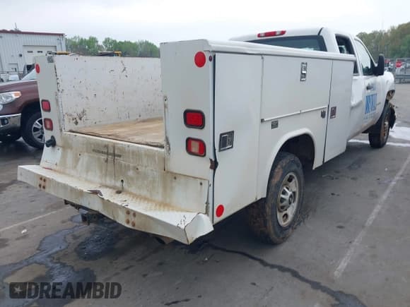 ✅ 2011 Chevrolet Silverado 2500HD • VIN: 1GB1KVCG2BF190764 • Lot: 41937031. Wystawiony na IAAI z przebiegiem 278 538 mil. Bezpłatny archiwum sprzedaży aukcyjnych z USA i szczegółowy raport historii pojazdu na DreamBid. Zdjęcie 4.