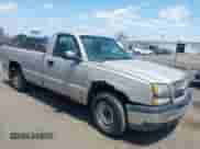 2004 Chevrolet Silverado 1500 z VIN 1GCEC14T44Z315053, wystawiony jako IAAI lot #42557998 z przebiegiem 130 016 mil mil oraz . Historia ofert i sprzedaży dostępna na DreamBid. Obrazek 1.