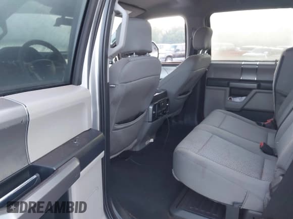 ✅ 2020 Ford F-250 XL • VIN: 1FT7W2BN0LED18824 • Lot: 42998787. Wystawiony na IAAI z przebiegiem 81 684 mil. Bezpłatny archiwum sprzedaży aukcyjnych z USA i szczegółowy raport historii pojazdu na DreamBid. Zdjęcie 8.