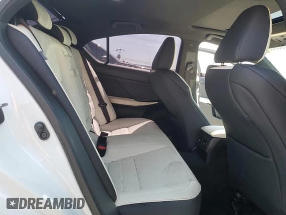 ✅ 2023 Lexus IS 500 F Sport Performance • VIN: JTHAP1D27P5003605 • Lot: 61939025. Wystawiony na Copart z przebiegiem 11 799 mil. Bezpłatny archiwum sprzedaży aukcyjnych z USA i szczegółowy raport historii pojazdu na DreamBid. Zdjęcie 10.