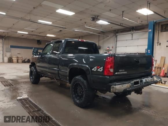 ✅ 2003 Chevrolet Silverado 2500HD LS • VIN: 1GCHK29G33E158624 • Lot: 42108017. Wystawiony na IAAI z przebiegiem 174 462 mil. Bezpłatny archiwum sprzedaży aukcyjnych z USA i szczegółowy raport historii pojazdu na DreamBid. Zdjęcie 3.