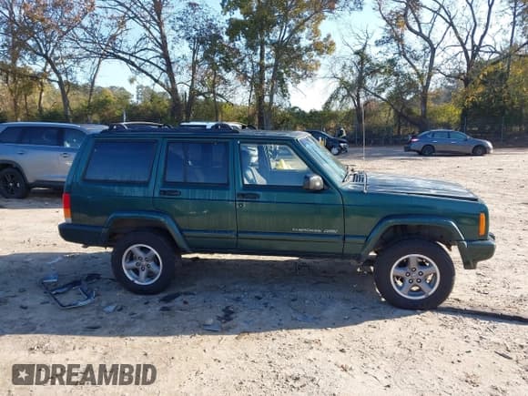 ✅ 1999 Jeep Cherokee Sport • VIN: 1J4FT68S1XL599827 • Lot: 43614351. Wystawiony na IAAI z przebiegiem 244 691 mil. Bezpłatny archiwum sprzedaży aukcyjnych z USA i szczegółowy raport historii pojazdu na DreamBid. Zdjęcie 13.