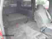 2000 Chevrolet Suburban LT с VIN 3GNFK16T4YG152972, выставлен на аукционе IAAI как лот 42171645 с пробегом Не указан миль и . История ставок и продаж доступна на DreamBid. Изображение 12.