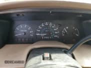 ✅ 1998 Ford Windstar LX • VIN: 2FMZA5147WBE33806 • Lot: 54556085. Wystawiony na Copart z przebiegiem 148 713 mil. Bezpłatny archiwum sprzedaży aukcyjnych z USA i szczegółowy raport historii pojazdu na DreamBid. Zdjęcie 9.