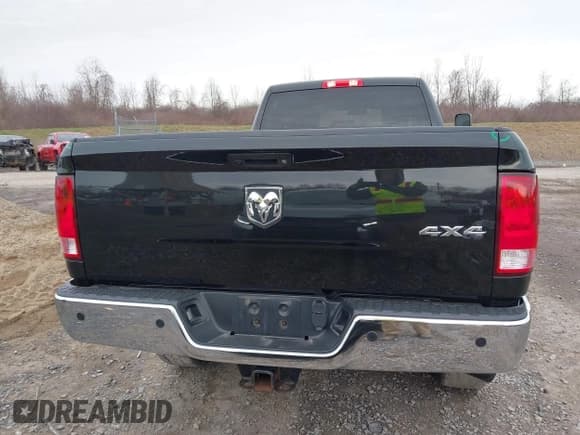 ✅ 2018 Ram 2500 Tradesman • VIN: 3C6UR5HJ9JG189592 • Lot: 41919085. Listed on IAAI with 57,154 mi. Free auction sales archive from the USA and detailed vehicle history report at DreamBid. Image 17.