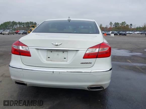✅ 2013 Hyundai Genesis 3.8L • VIN: KMHGC4DD7DU244152 • Lot: 43750491. Listed on IAAI with 185,089 mi. Free auction sales archive from the USA and detailed vehicle history report at DreamBid. Image 16.