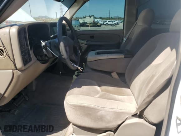 ✅ 2005 GMC Sierra 1500 SLT • VIN: 2GTEC13T951129648 • Лот: 66658585. Опубликован ранее на Copart с пробегом 165 443 миль. Бесплатный доступ к архиву аукционных продаж из США и подробный отчёт об истории автомобиля на DreamBid. Изображение 7.