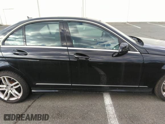 ✅ 2014 Mercedes-Benz C 300 Sport • VIN: WDDGF8AB6ER321318 • Lot: 41542545. Listed on IAAI with 109,829 mi. Free auction sales archive from the USA and detailed vehicle history report at DreamBid. Image 13.