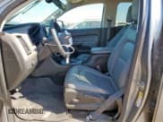 ✅ 2018 Chevrolet Colorado 2WD Work Truck • VIN: 1GCGSBEN6J1199155 • Lot: 91037975. Wystawiony na Copart z przebiegiem 61 286 mil. Bezpłatny archiwum sprzedaży aukcyjnych z USA i szczegółowy raport historii pojazdu na DreamBid. Zdjęcie 7.