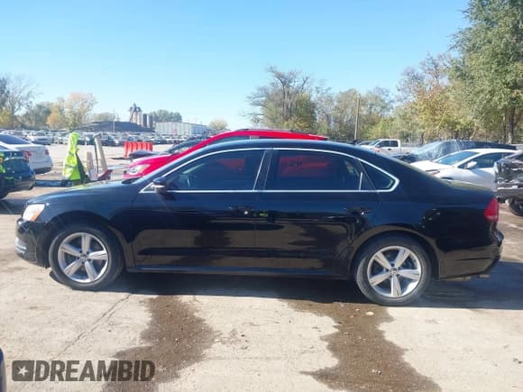 ✅ 2015 Volkswagen Passat SE • VIN: 1VWBT7A3XFC030953 • Lot: 43565945. Listed on IAAI with 114,750 mi. Free auction sales archive from the USA and detailed vehicle history report at DreamBid. Image 14.