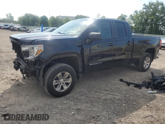 ✅ 2020 GMC Sierra 1500 • VIN: 1GTR9AEF3LZ357916 • Лот: 66264135. Опубликован ранее на Copart с пробегом 56 807 миль. Бесплатный доступ к архиву аукционных продаж из США и подробный отчёт об истории автомобиля на DreamBid. Изображение 1.