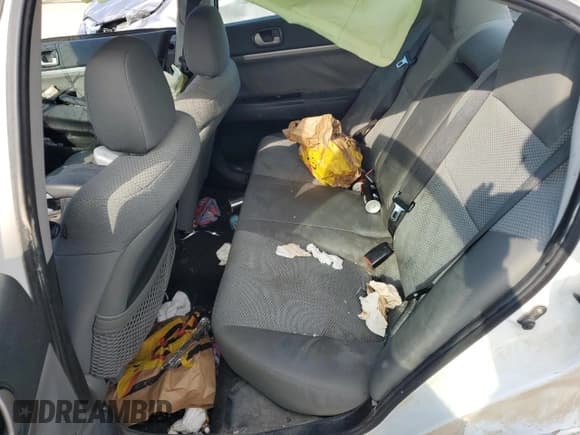 ✅ 2011 Mitsubishi Galant FE • VIN: 4A32B2FF4BE019728 • Lot: 73040864. Wystawiony na Copart z przebiegiem 172 136 mil. Bezpłatny archiwum sprzedaży aukcyjnych z USA i szczegółowy raport historii pojazdu na DreamBid. Zdjęcie 10.