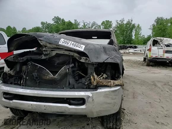 ✅ 2018 Ram 3500 SLT • VIN: 3C63R3DLXJG141770 • Lot: 56014885. Wystawiony na Copart z przebiegiem Nie podano. Bezpłatny archiwum sprzedaży aukcyjnych z USA i szczegółowy raport historii pojazdu na DreamBid. Zdjęcie 12.