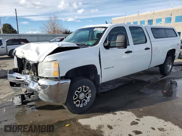 ✅ 2010 Chevrolet Silverado 2500HD • VIN: 1GC4KVB6XAF117464 • Лот: 46547615. Опубликован ранее на Copart с пробегом 133 929 миль. Бесплатный доступ к архиву аукционных продаж из США и подробный отчёт об истории автомобиля на DreamBid. Изображение 1.