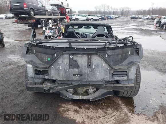 ✅ 2021 Chevrolet Corvette 3LT • VIN: 1G1YC3D48M5125564 • Lot: 41398558. Wystawiony na IAAI z przebiegiem 14 101 mil. Bezpłatny archiwum sprzedaży aukcyjnych z USA i szczegółowy raport historii pojazdu na DreamBid. Zdjęcie 17.