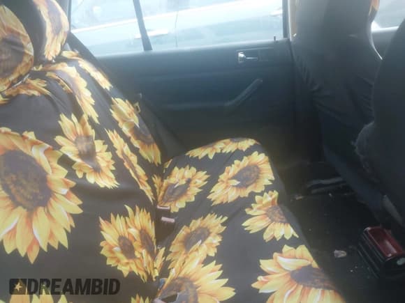 ✅ 2001 Volkswagen Golf GLS • VIN: 9BWGD61J714030027 • Lot: 41426235. Wystawiony na IAAI z przebiegiem 163 397 mil. Bezpłatny archiwum sprzedaży aukcyjnych z USA i szczegółowy raport historii pojazdu na DreamBid. Zdjęcie 8.