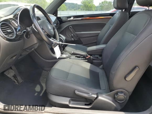 ✅ 2013 Volkswagen Beetle Fender Edition • VIN: 3VWJP7AT3DM680722 • Lot: 56591755. Listed on Copart with 162,502 mi. Free auction sales archive from the USA and detailed vehicle history report at DreamBid. Image 7.