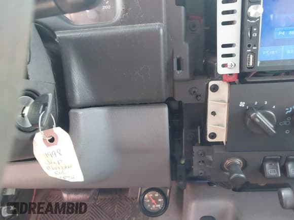 ✅ 1998 Jeep Cherokee Sport • VIN: 1J4FJ68S9WL219525 • Lot: 41889198. Listed on IAAI with Not provided. Free auction sales archive from the USA and detailed vehicle history report at DreamBid. Image 11.