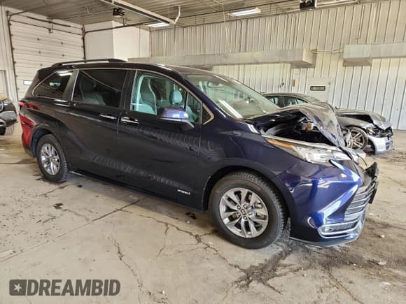 ✅ 2021 Toyota Sienna XLE • VIN: 5TDJSKFC8MS006014 • Lot: 92890975. Listed on Copart with 102,615 mi. Free auction sales archive from the USA and detailed vehicle history report at DreamBid. Image 4.