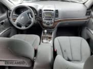 ✅ 2010 Hyundai Santa Fe GLS • VIN: 5NMSG3AB9AH393553 • Лот: 67219345. Опубликован ранее на Copart с пробегом 55 545 миль. Бесплатный доступ к архиву аукционных продаж из США и подробный отчёт об истории автомобиля на DreamBid. Изображение 8.