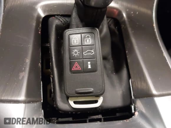 ✅ 2015 Volvo XC60 T6 • VIN: YV4902RB4F2577230 • Лот: 41860000. Опубликован ранее на IAAI с пробегом 84 688 миль. Бесплатный доступ к архиву аукционных продаж из США и подробный отчёт об истории автомобиля на DreamBid. Изображение 11.