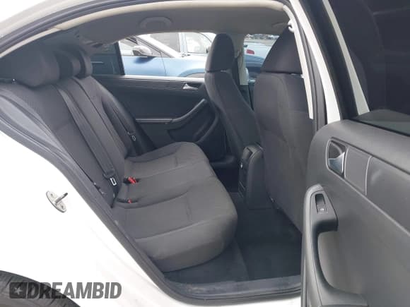 ✅ 2014 Volkswagen Jetta TDI w/Premium/Nav • VIN: 3VWLL7AJ4EM301098 • Lot: 42444151. Listed on IAAI with 180,750 mi. Free auction sales archive from the USA and detailed vehicle history report at DreamBid. Image 8.