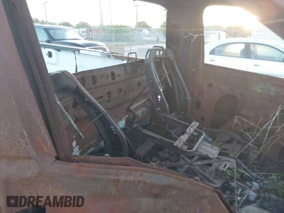 2014 Chevrolet Silverado 1500 LT с VIN 1GCNCREH7EZ137584, выставлен на аукционе IAAI как лот 41925804 с пробегом Не указан миль и . История ставок и продаж доступна на DreamBid. Изображение 8.