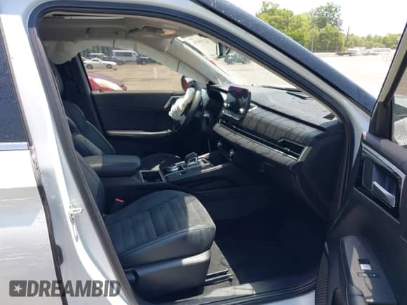 2023 Mitsubishi Outlander SE with VIN JA4T5UA96PZ027710, listed as a IAAI auction lot 42399796 with 34,402 mi miles and . Bid and sale history available at DreamBid. Image 5.