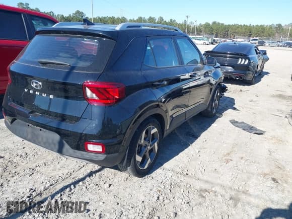 ✅ 2022 Hyundai Venue SEL • VIN: KMHRC8A38NU136149 • Lot: 41247260. Listed on IAAI with 16,565 mi. Free auction sales archive from the USA and detailed vehicle history report at DreamBid. Image 4.
