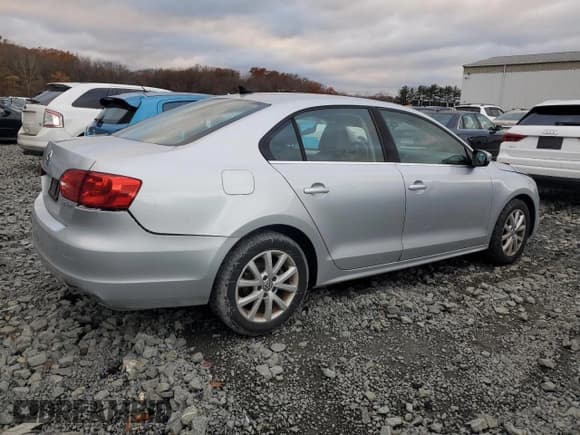✅ 2013 Volkswagen Jetta SE • VIN: 3VWDP7AJXDM393843 • Lot: 92273385. Listed on Copart with 102,161 mi. Free auction sales archive from the USA and detailed vehicle history report at DreamBid. Image 3.