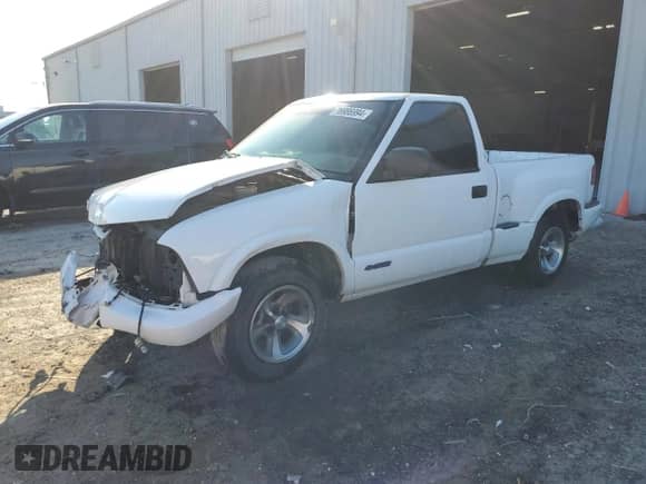 2002 Chevrolet S-10 LS z VIN 1GCCS145528122120, wystawiony jako Copart lot #76986994 z przebiegiem 112 919 mil mil oraz Nie do naprawy • Non repairable. Historia ofert i sprzedaży dostępna na DreamBid. Obrazek 1.