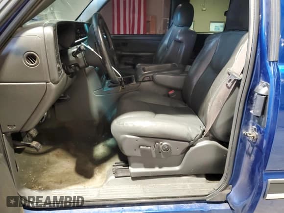 ✅ 2003 Chevrolet Silverado 2500HD LS • VIN: 1GCHC29U03E169549 • Лот: 61552235. Опубликован ранее на Copart с пробегом 364 288 миль. Бесплатный доступ к архиву аукционных продаж из США и подробный отчёт об истории автомобиля на DreamBid. Изображение 7.