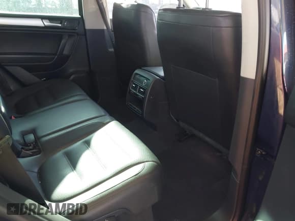 ✅ 2014 Volkswagen Touareg Sport • VIN: WVGEF9BPXED010016 • Lot: 41218609. Wystawiony na IAAI z przebiegiem 135 118 mil. Bezpłatny archiwum sprzedaży aukcyjnych z USA i szczegółowy raport historii pojazdu na DreamBid. Zdjęcie 8.