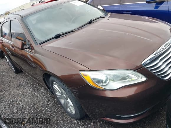 ✅ 2013 Chrysler 200 Touring • VIN: 1C3CCBBB7DN684993 • Лот: 40791368. Опубликован ранее на IAAI с пробегом 119 496 миль. Бесплатный доступ к архиву аукционных продаж из США и подробный отчёт об истории автомобиля на DreamBid. Изображение 1.