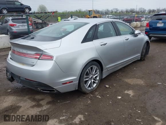 ✅ 2013 Lincoln MKZ • VIN: 3LN6L2GK0DR823324 • Lot: 41954237. Listed on IAAI with 135,077 mi. Free auction sales archive from the USA and detailed vehicle history report at DreamBid. Image 4.