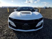 ✅ 2019 Chevrolet Camaro 1SS • VIN: 1G1FF1R7XK0111486 • Lot: 92022585. Wystawiony na Copart z przebiegiem 18 057 mil. Bezpłatny archiwum sprzedaży aukcyjnych z USA i szczegółowy raport historii pojazdu na DreamBid. Zdjęcie 5.