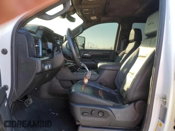 ✅ 2024 GMC Sierra 3500HD AT4 • VIN: 1GT49VEY2RF133484 • Lot: 82182714. Wystawiony na Copart z przebiegiem Nie podano. Bezpłatny archiwum sprzedaży aukcyjnych z USA i szczegółowy raport historii pojazdu na DreamBid. Zdjęcie 7.