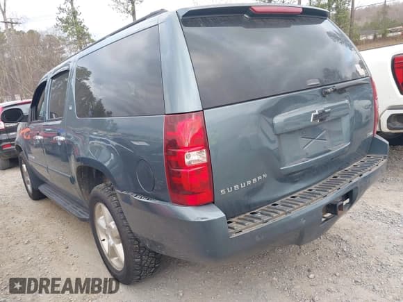 ✅ 2008 Chevrolet Suburban 3LT • VIN: 3GNFC16098G150346 • Lot: 41523328. Listed on IAAI with 228,908 mi. Free auction sales archive from the USA and detailed vehicle history report at DreamBid. Image 3.