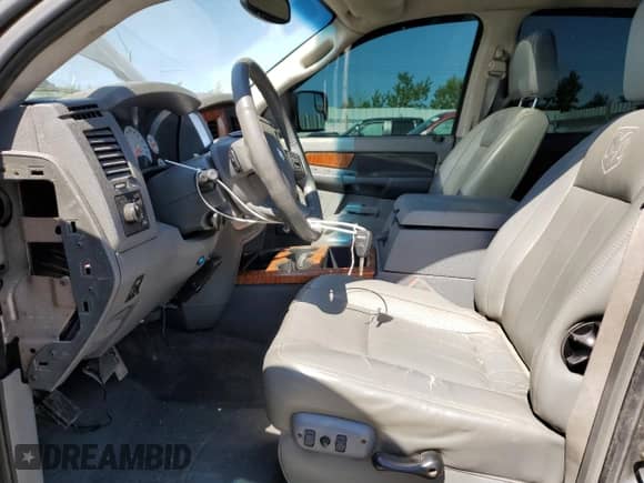 2007 Dodge 3500 Laramie z VIN 3D7MX38CX7G743404, wystawiony jako Copart lot #88023165 z przebiegiem 546 621 mil mil oraz Szkoda całkowita • Salvage title. Historia ofert i sprzedaży dostępna na DreamBid. Obrazek 7.