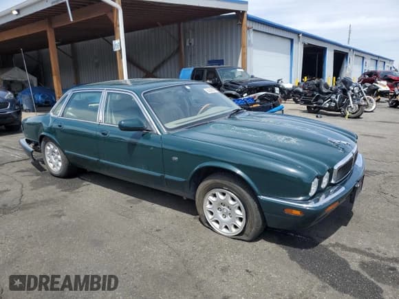 ✅ 2000 Jaguar XJ • VIN: SAJDA14C8YLF15934 • Lot: 54345875. Wystawiony na Copart z przebiegiem 78 840 mil. Bezpłatny archiwum sprzedaży aukcyjnych z USA i szczegółowy raport historii pojazdu na DreamBid. Zdjęcie 4.