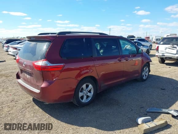 ✅ 2015 Toyota Sienna LE • VIN: 5TDKK3DCXFS610860 • Лот: 43606818. Опубликован ранее на IAAI с пробегом 145 067 миль. Бесплатный доступ к архиву аукционных продаж из США и подробный отчёт об истории автомобиля на DreamBid. Изображение 4.