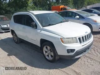 ✅ 2013 Jeep Compass Sport • VIN: 1C4NJCBB6DD235102 • Lot: 42967955. Wystawiony na IAAI z przebiegiem 177 420 mil. Bezpłatny archiwum sprzedaży aukcyjnych z USA i szczegółowy raport historii pojazdu na DreamBid. Zdjęcie 1.