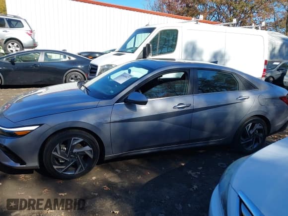 ✅ 2025 Hyundai Elantra SEL Convenience • VIN: KMHLS4DG5SU974232 • Lot: 43648827. Listed on IAAI with 13,076 mi. Free auction sales archive from the USA and detailed vehicle history report at DreamBid. Image 14.