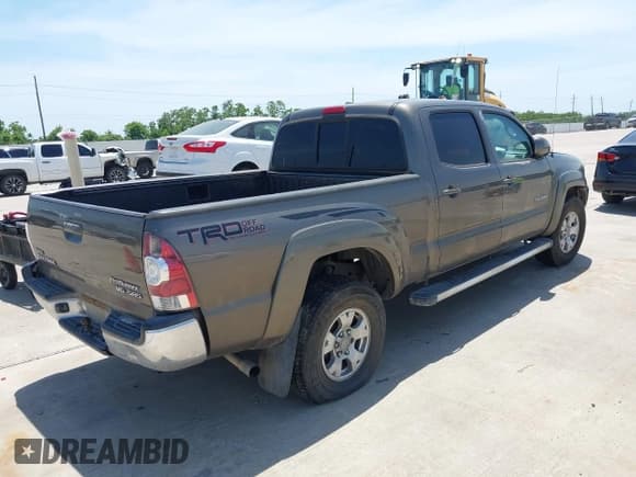 ✅ 2010 Toyota Tacoma PreRunner • VIN: 3TMKU4HN8AM025666 • Lot: 42258079. Listed on IAAI with 279,119 mi. Free auction sales archive from the USA and detailed vehicle history report at DreamBid. Image 4.