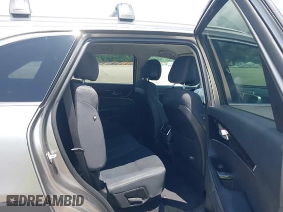✅ 2016 Kia Sorento LX • VIN: 5XYPG4A52GG181456 • Lot: 42535513. Listed on IAAI with 133,151 mi. Free auction sales archive from the USA and detailed vehicle history report at DreamBid. Image 8.