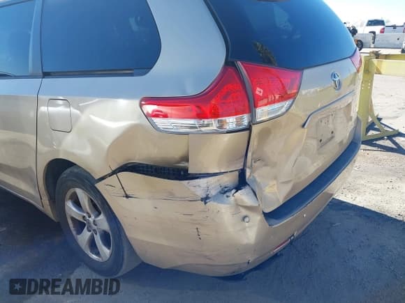 ✅ 2012 Toyota Sienna LE • VIN: 5TDKK3DC0CS229210 • Лот: 43570367. Опубликован ранее на IAAI с пробегом 107 219 миль. Бесплатный доступ к архиву аукционных продаж из США и подробный отчёт об истории автомобиля на DreamBid. Изображение 6.