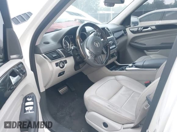 ✅ 2015 Mercedes-Benz M 400 • VIN: 4JGDA5GB0FA455979 • Лот: 42441695. Опубликован ранее на IAAI с пробегом 160 502 миль. Бесплатный доступ к архиву аукционных продаж из США и подробный отчёт об истории автомобиля на DreamBid. Изображение 5.