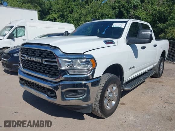 ✅ 2024 Ram 2500 Big Horn • VIN: 3C6UR5DJ2RG303949 • Lot: 42575281. Listed on IAAI with 117,754 mi. Free auction sales archive from the USA and detailed vehicle history report at DreamBid. Image 2.
